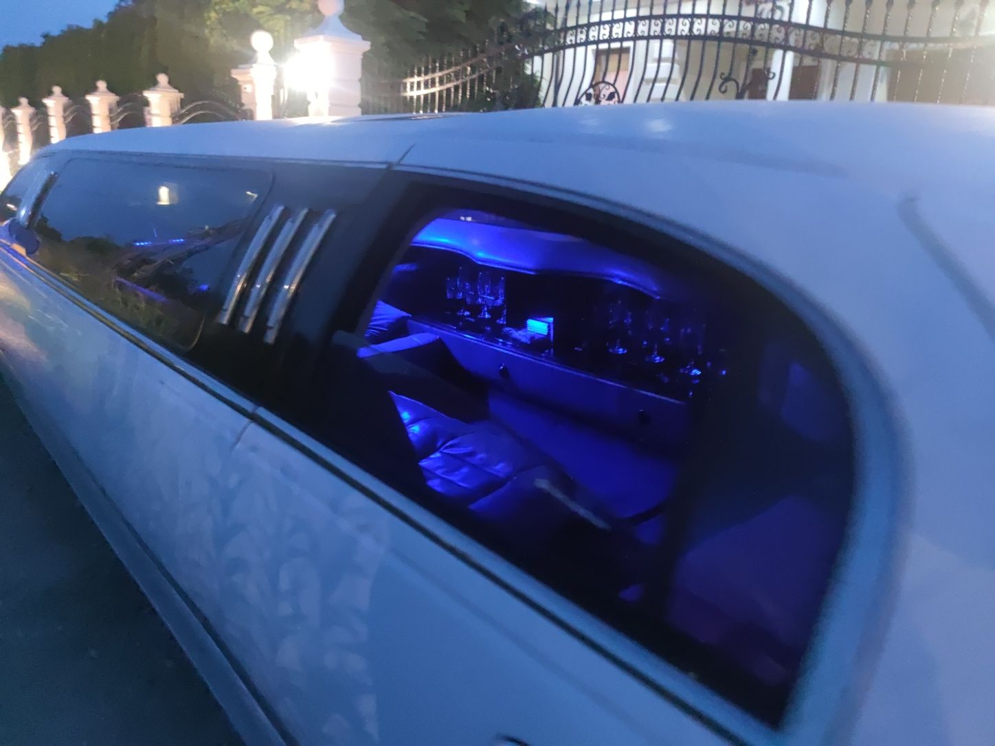 Limuzyna do wynajęcia w Warszawie! Wynajmij Limuzynę. Rent Limo.