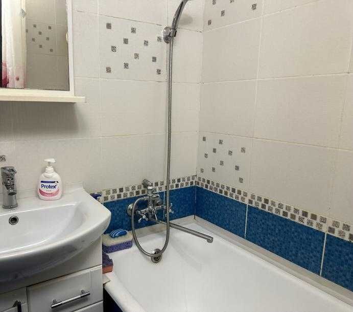 Срочно! Продам 3к квартиру Новые Дома Метро Дворец спорта 4й эт\9ти