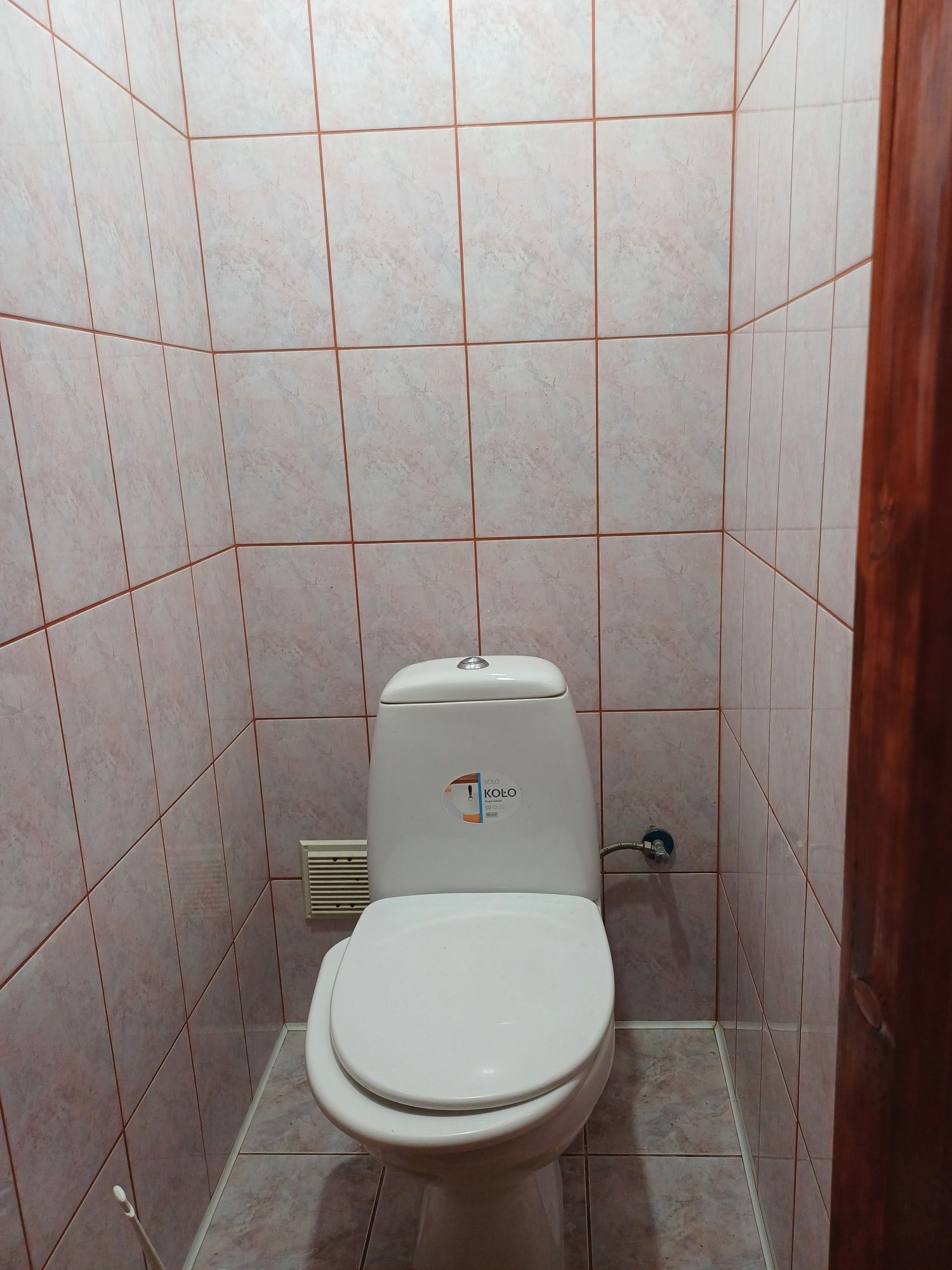 М.Новоселиця. Продається 2-кімнатна квартира на першому поверсі.