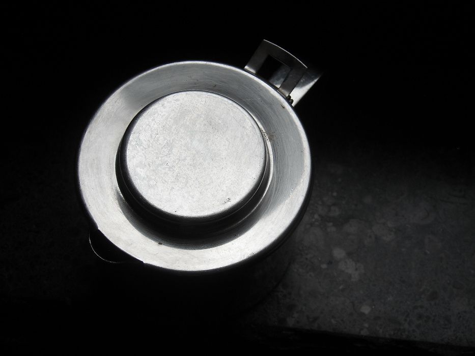 Pequena cafeteira bule leiteira em inox