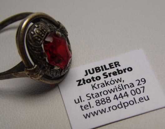 Przedwojenny srebrny pierścionek purpurowy kamień R.17