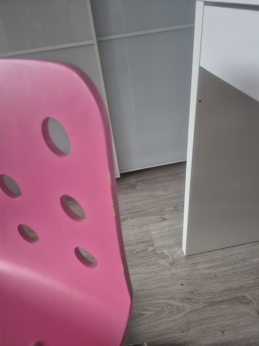 Biurko Micke 73x50 plus krzesło gratis