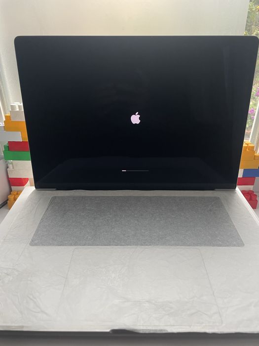 Macbook Pro 16 на чіпі M1 Pro офіційний