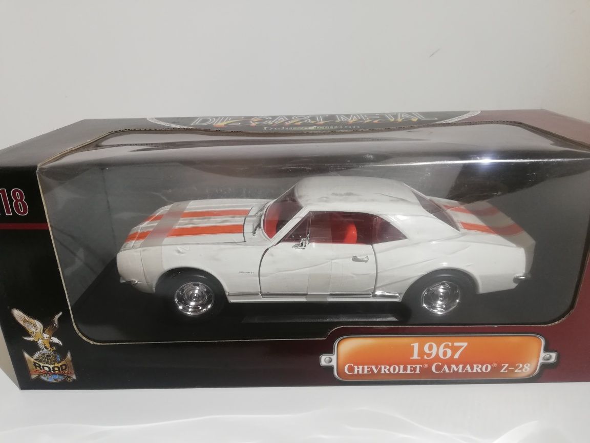 Chevrolet Camaro Z-28 rok 1967 1:18 Road Signature