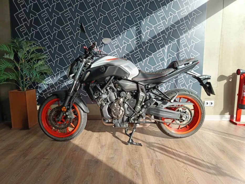 Yamaha MT-07 | Customizada