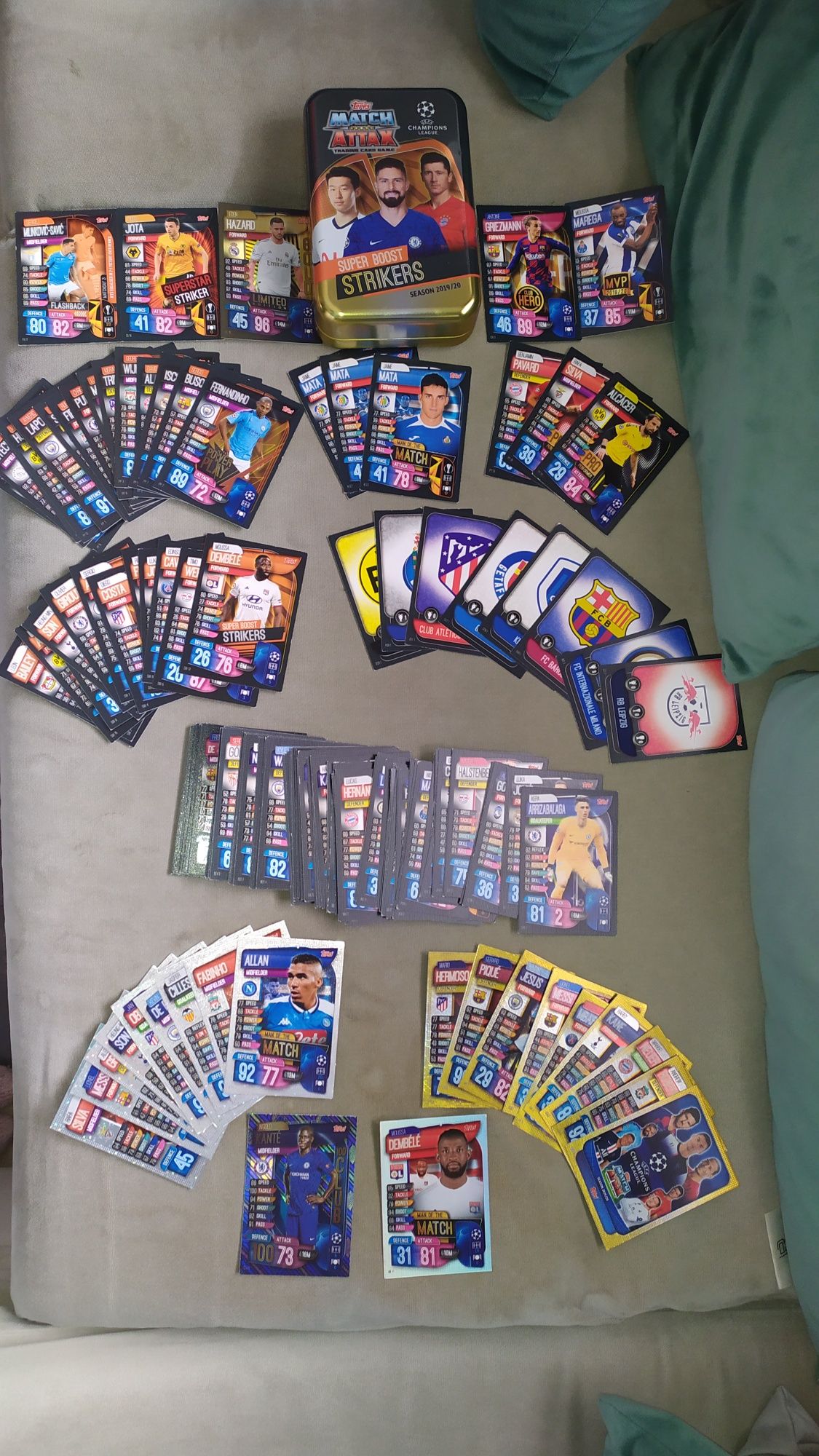 Caixa com 145 cartas MATCH ATTAX super Boost strikers season 2019/20