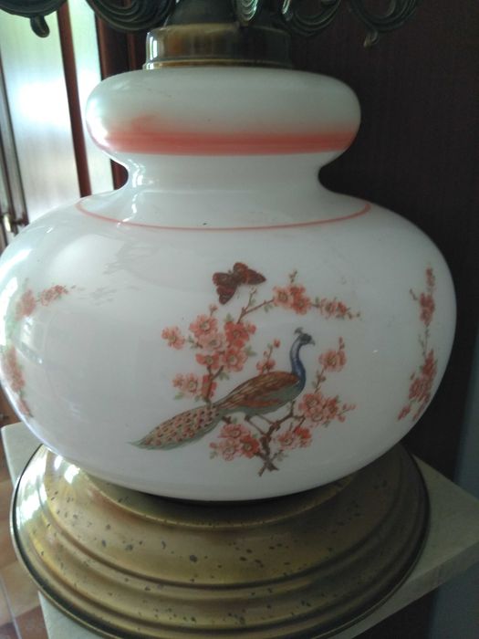 Vendo candeeiro elétrico de mesa.