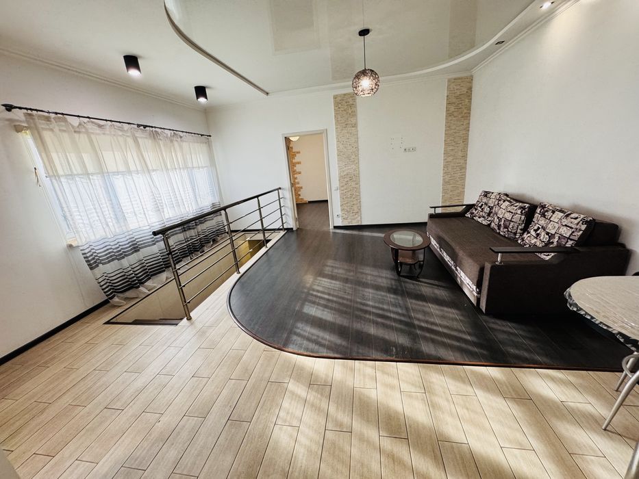 Уникальное предлодение. Центр!Квартира на земле.