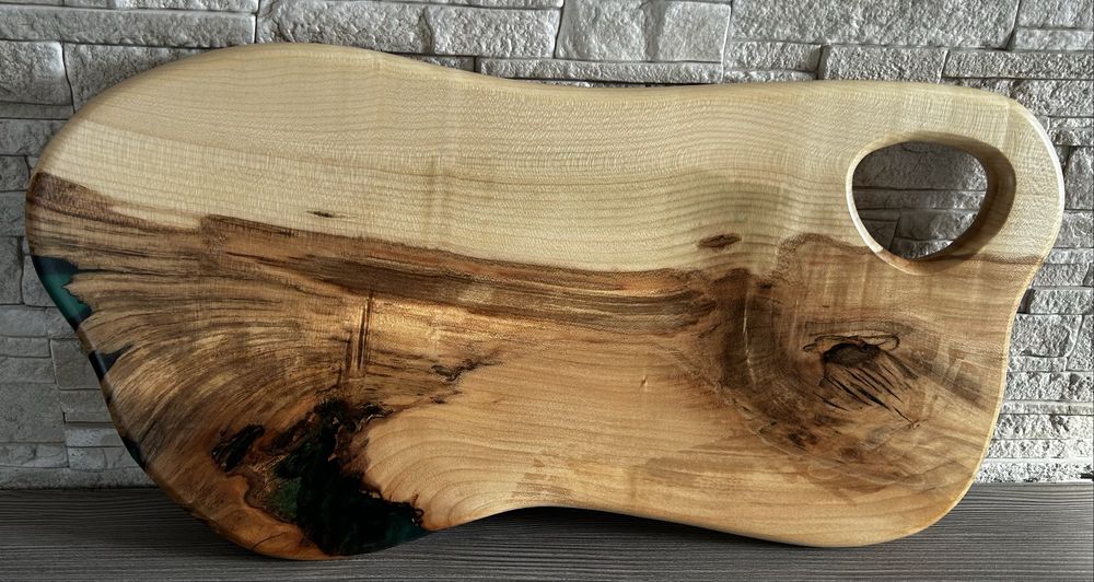 Deseczka z drewna klonu z żywicą do podawania i serwowania potraw