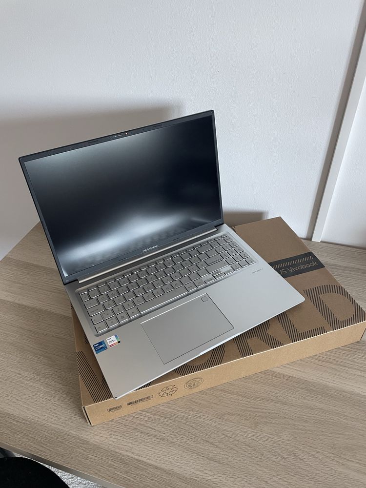 Asus VivoBook F1605 16" i7-1255U 16GB 1TB