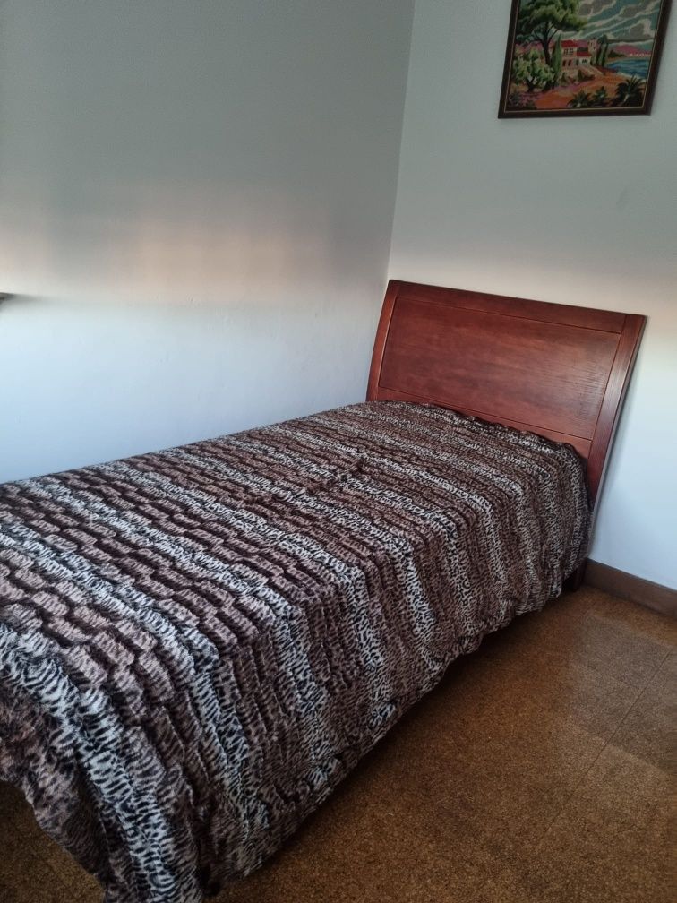 Cama individual madeira