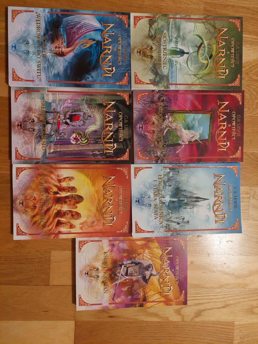 Zestaw 7 książek z serii "Opowieści z Narnii".