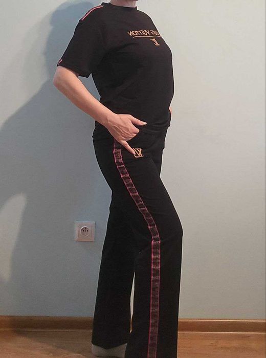 Nowy czarny dres damski 2-częściowy – koszulka i spodnie, S–XL