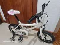 Bicicleta e cavalo de baloiço