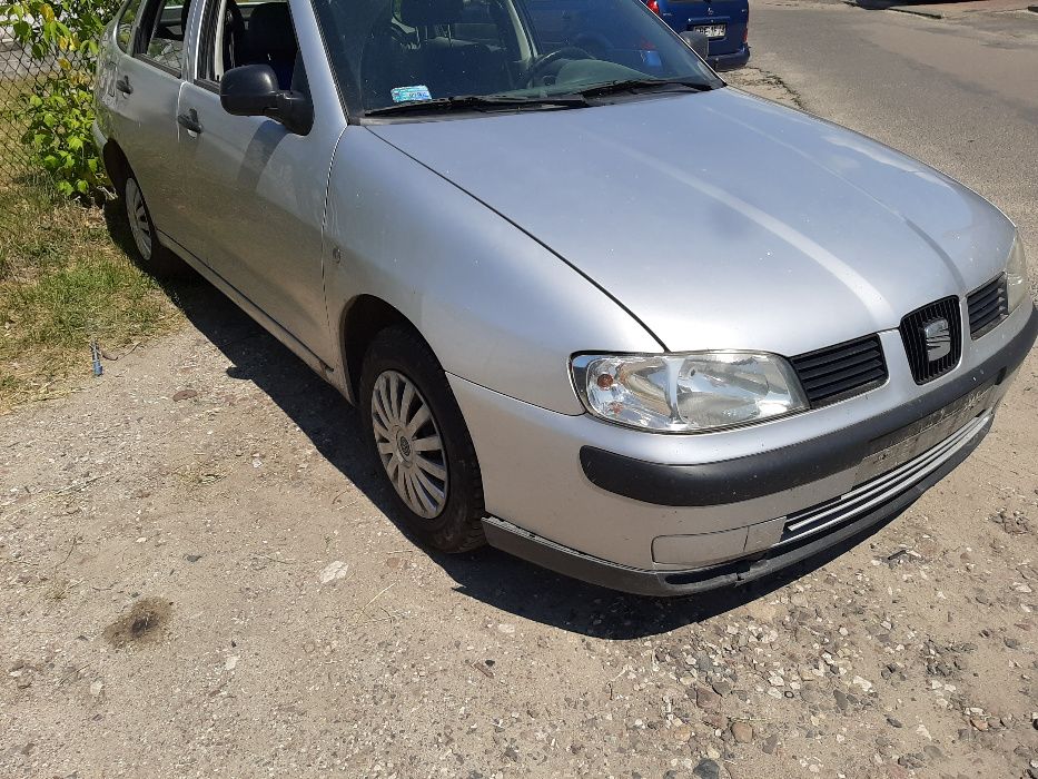 Seat Cordoba 1,4 i.2002r. Lampa prawa przednia