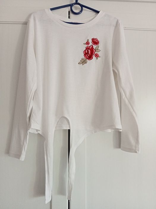 Biała bluzeczka z długim rękawem na 10 lat