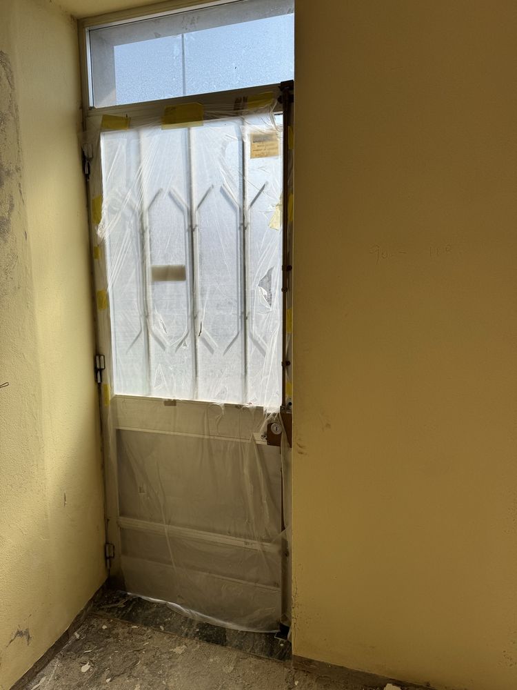 Porta de loja com fechadura trés pontos