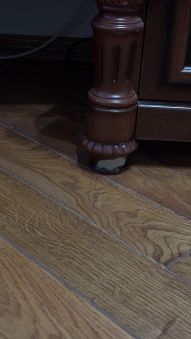 Меблева стінка з малазійського дуба