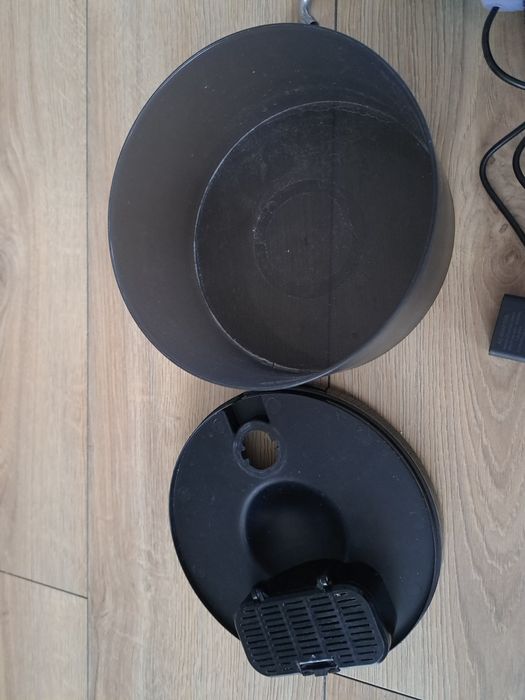 Poidło, fontanna dla psa kota czarne