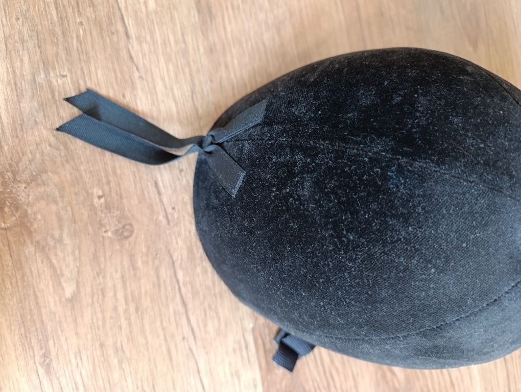 Toczek jeździecki JABU rozm. 56 czarny zamszowy kask
