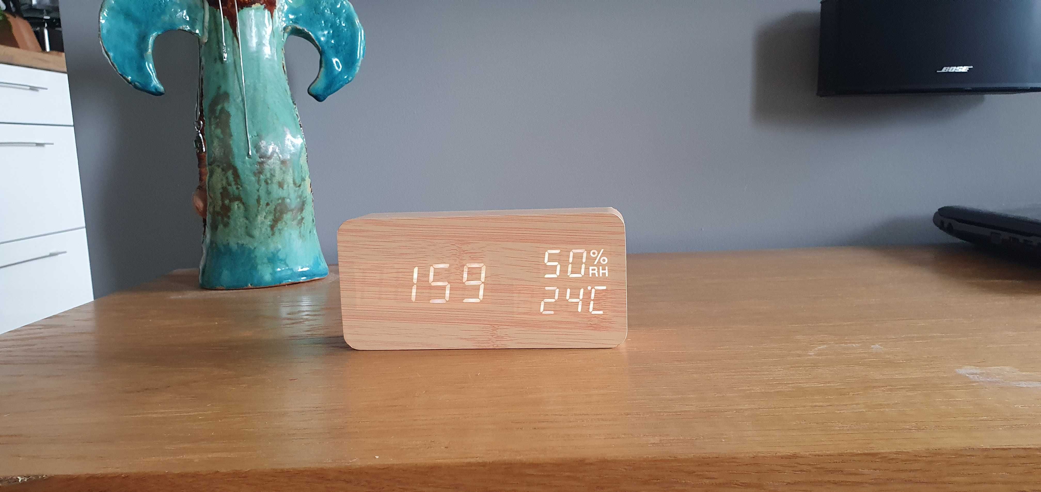Zegar z budzikiem LED cyfrowy drewniany temperatura wilgotność data