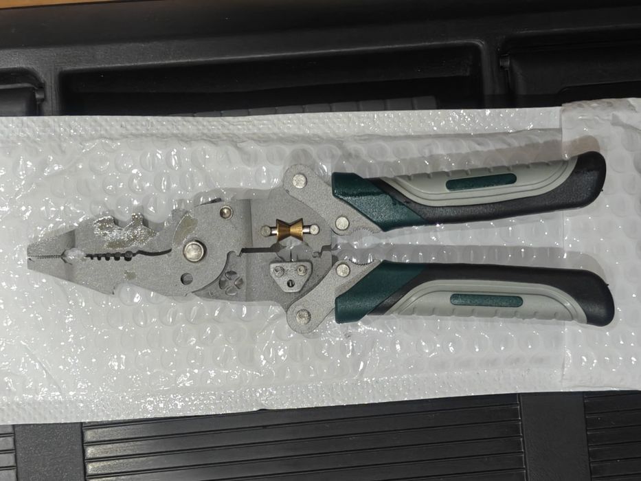 Багатофункціональні складні плоскогубці для електрики