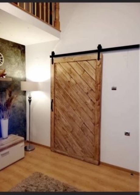 Drzwi przesuwne wraz z systemem