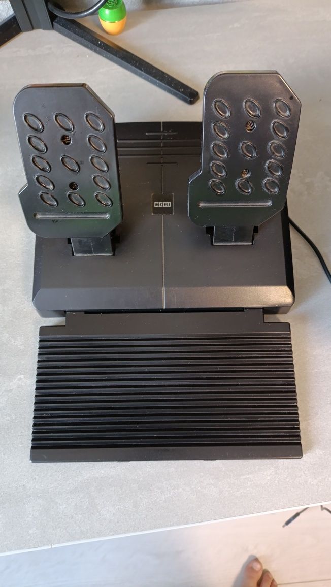 Play station 4 1tb slim та кермо hori rwa racing можу продати окремо