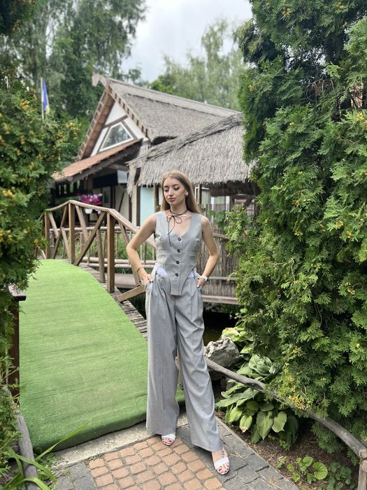 Костюм жіночий брюки і жилетка S