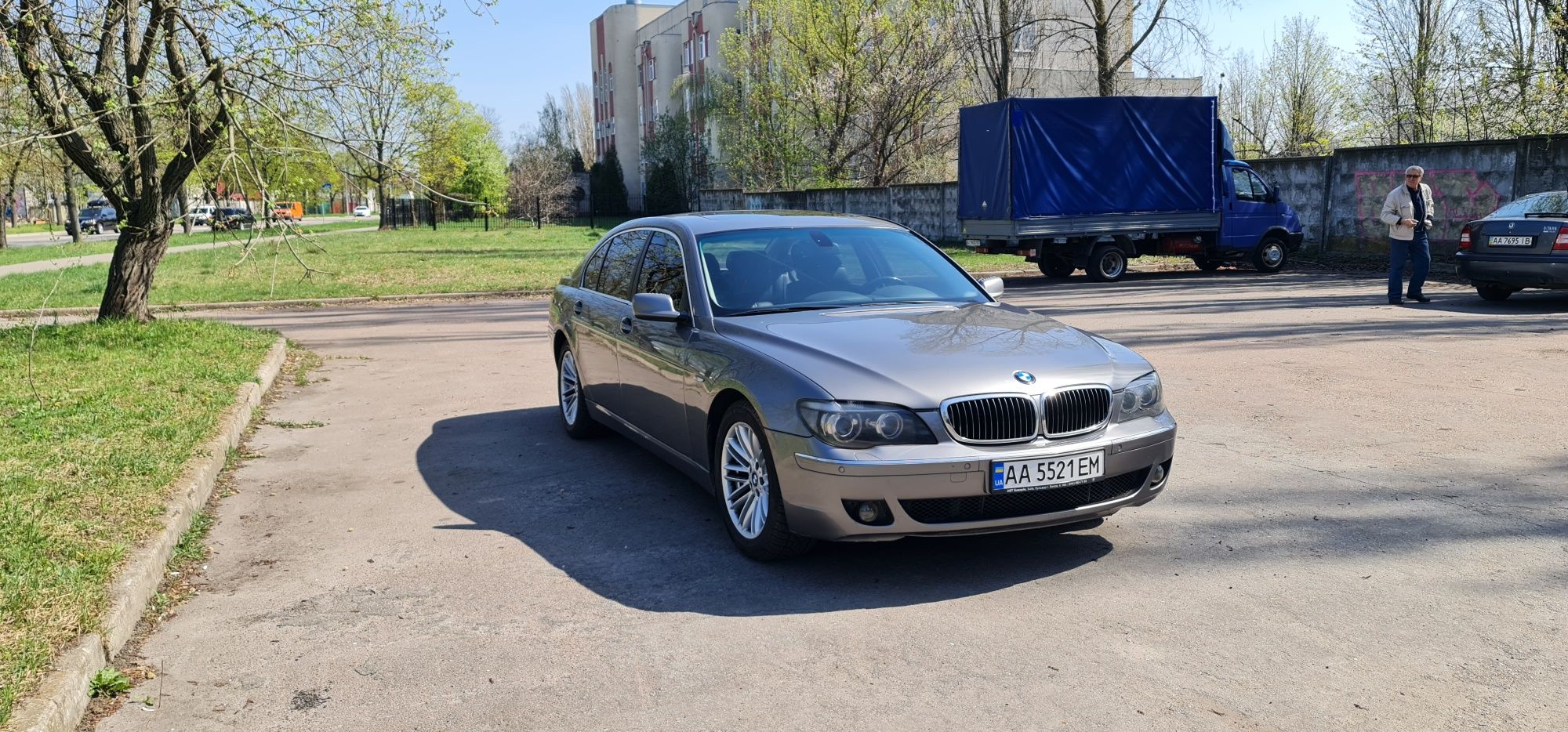 Автомобіль BMW 740 Li