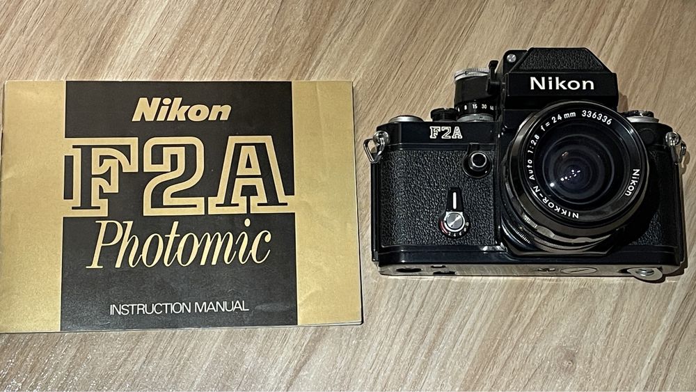 Nikon F2A плівочний фотоапарат з кофром і паспортом
