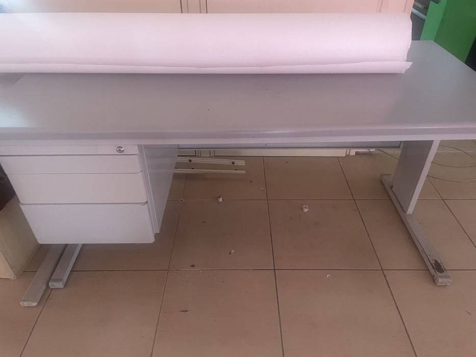 Secretárias vários tamanhos