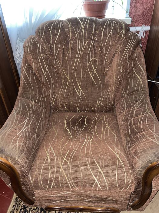 Продам два крісла та розкладний диван