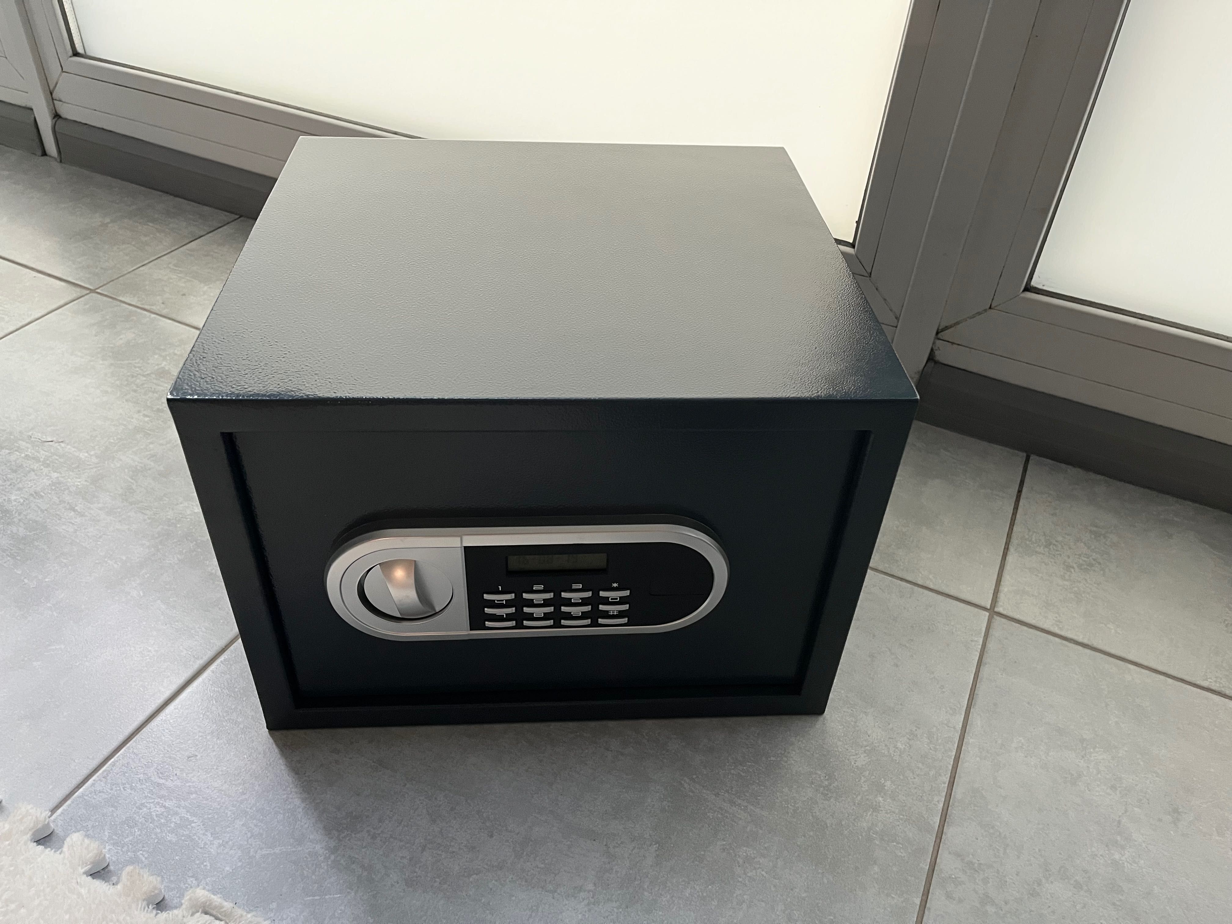 Сейф меблевий SteelNet MC-25П 250x350x320 мм