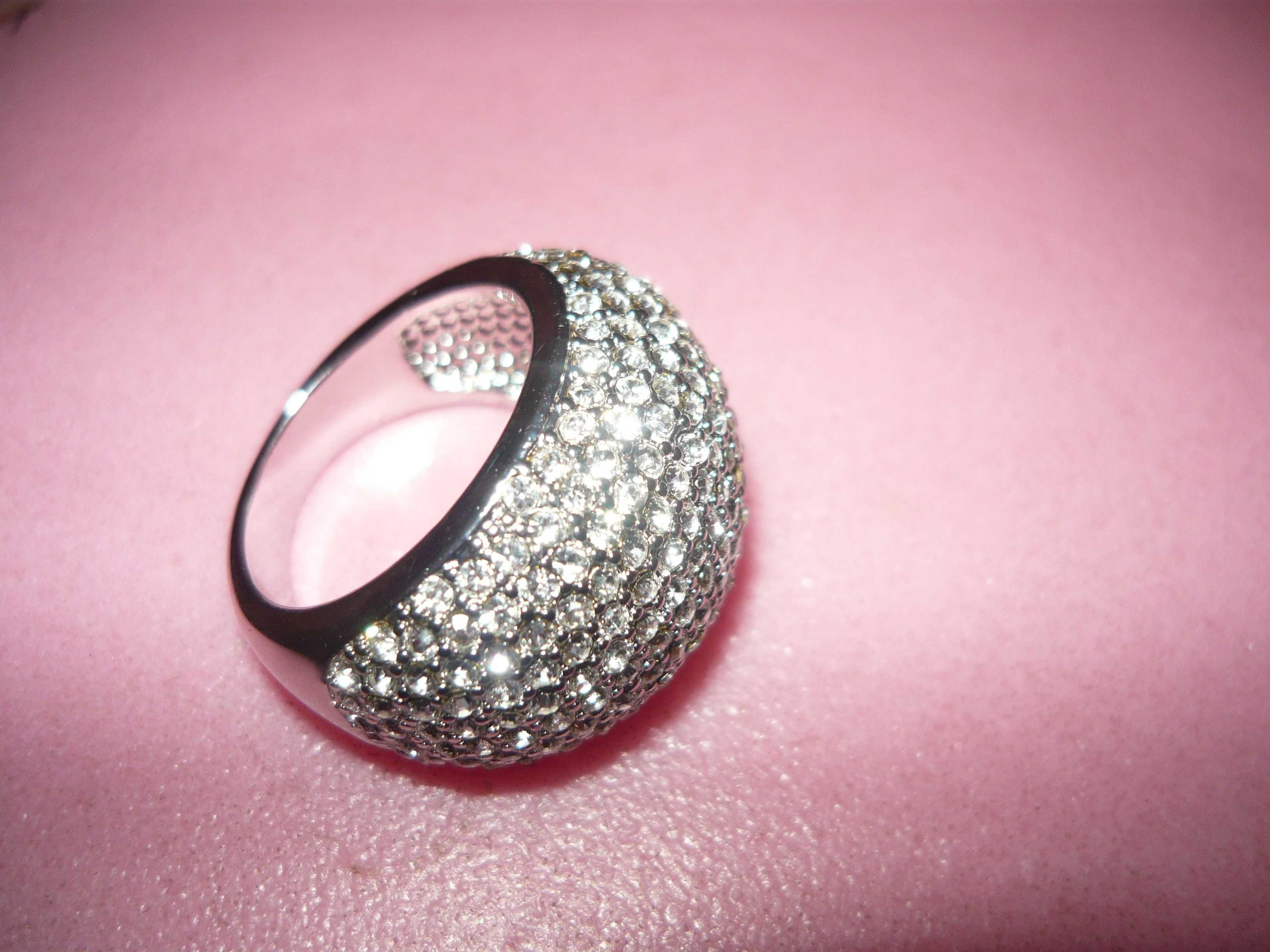pierścionek kolor srebrny kryształki a,la swarovski