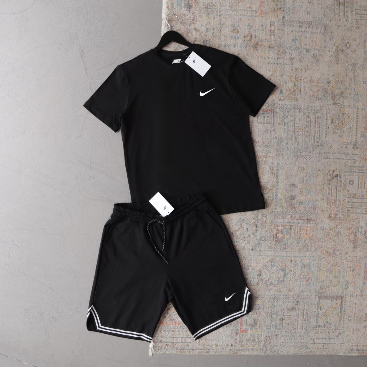 Футболка та шорти Nike A
