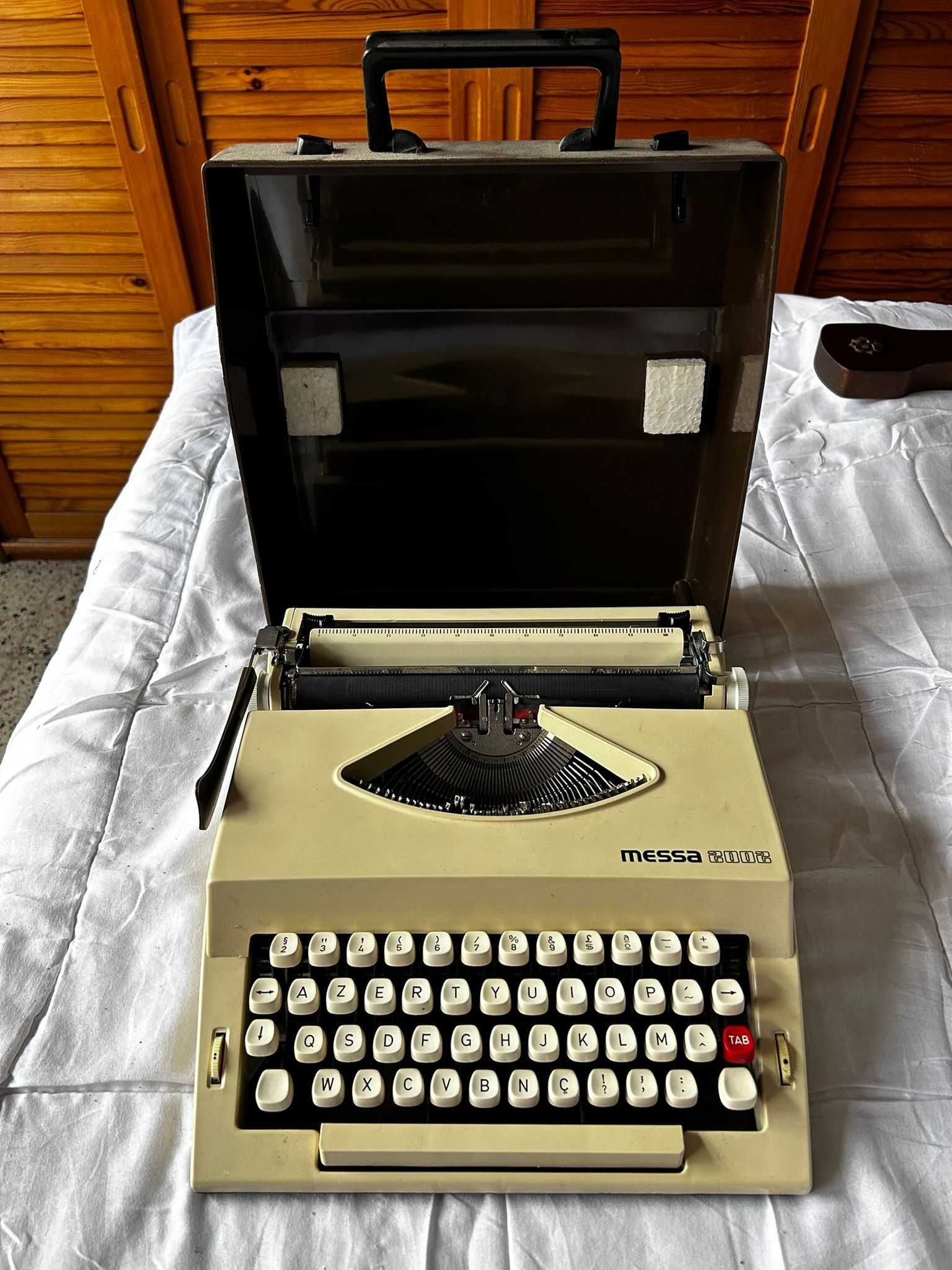 Máquina de escrever Messa 2002
