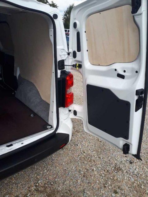 Opel Vivaro L3H1 zabudowa auta