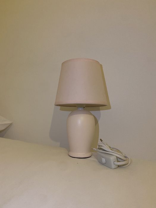 Candeeiro de mesa rosa c/ lampada a acompnhar