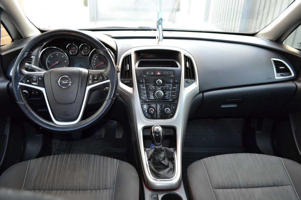 Продам Opel Astra J