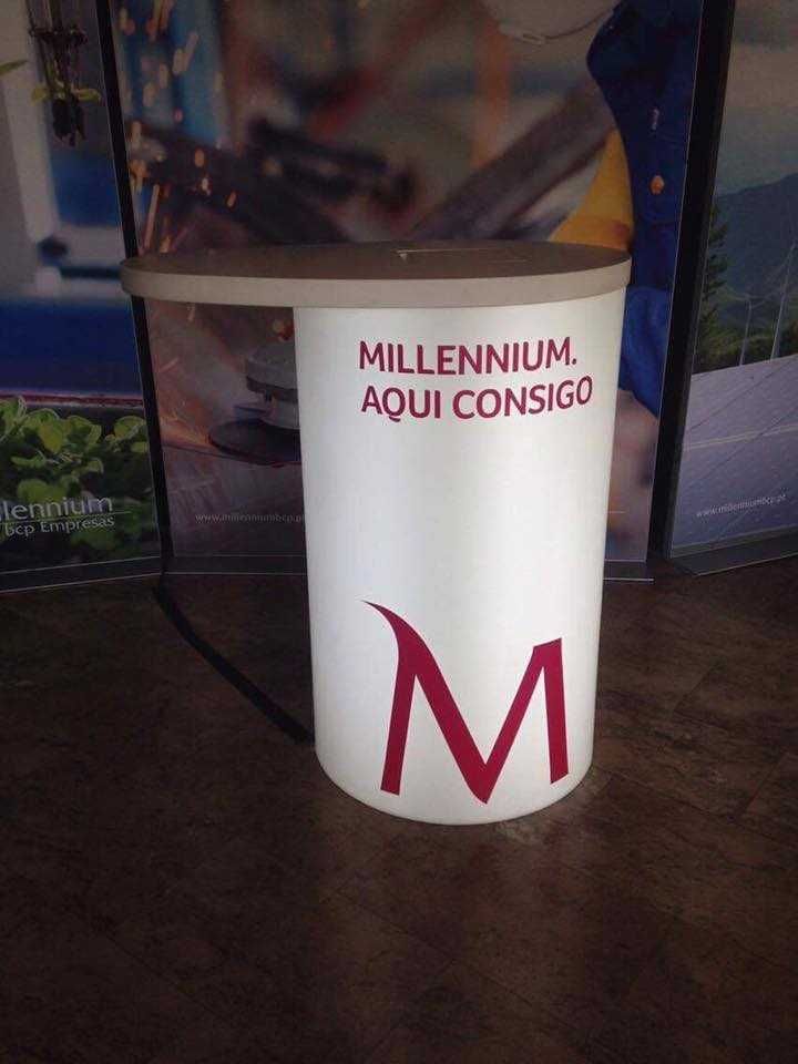 Mobiliario led balcões e mesas