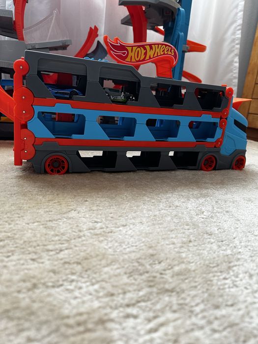 Camião/pista Hot Wheels.