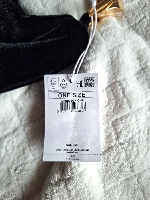 Вечірня сумка, чорна, бархатна, з металевою ручкою. Reserved