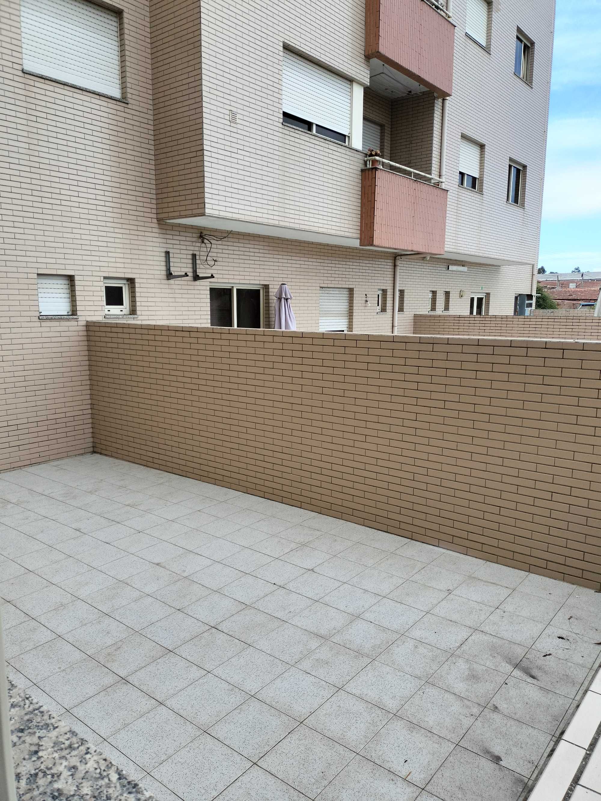 Arrenda-se Apartamento T2 em Lourosa