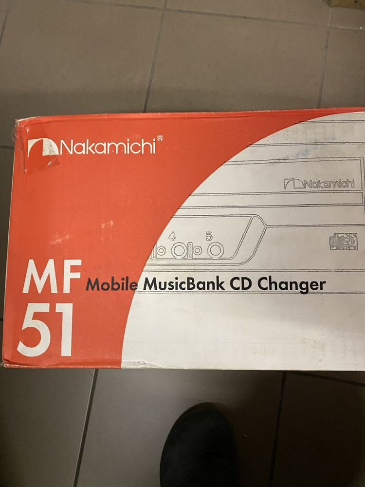 Автомагнитолу с CD-чейджером Nakamichi