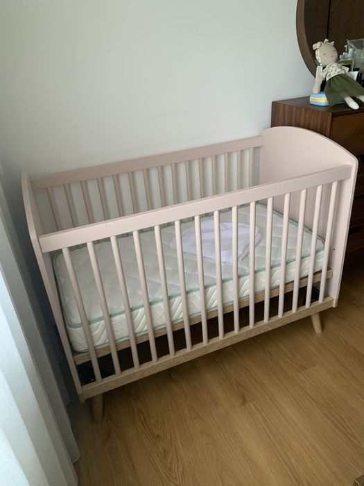 Berço e colchão rosa de bebe verbaudet