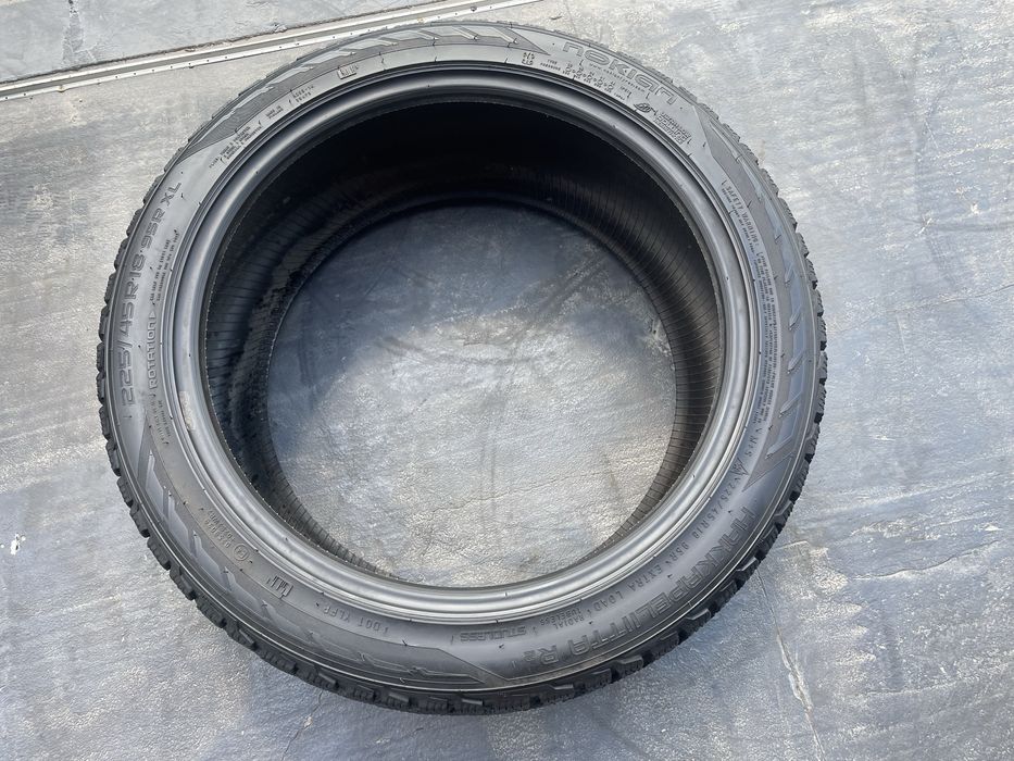 225/45/18 nokian hakkapeliitta r2