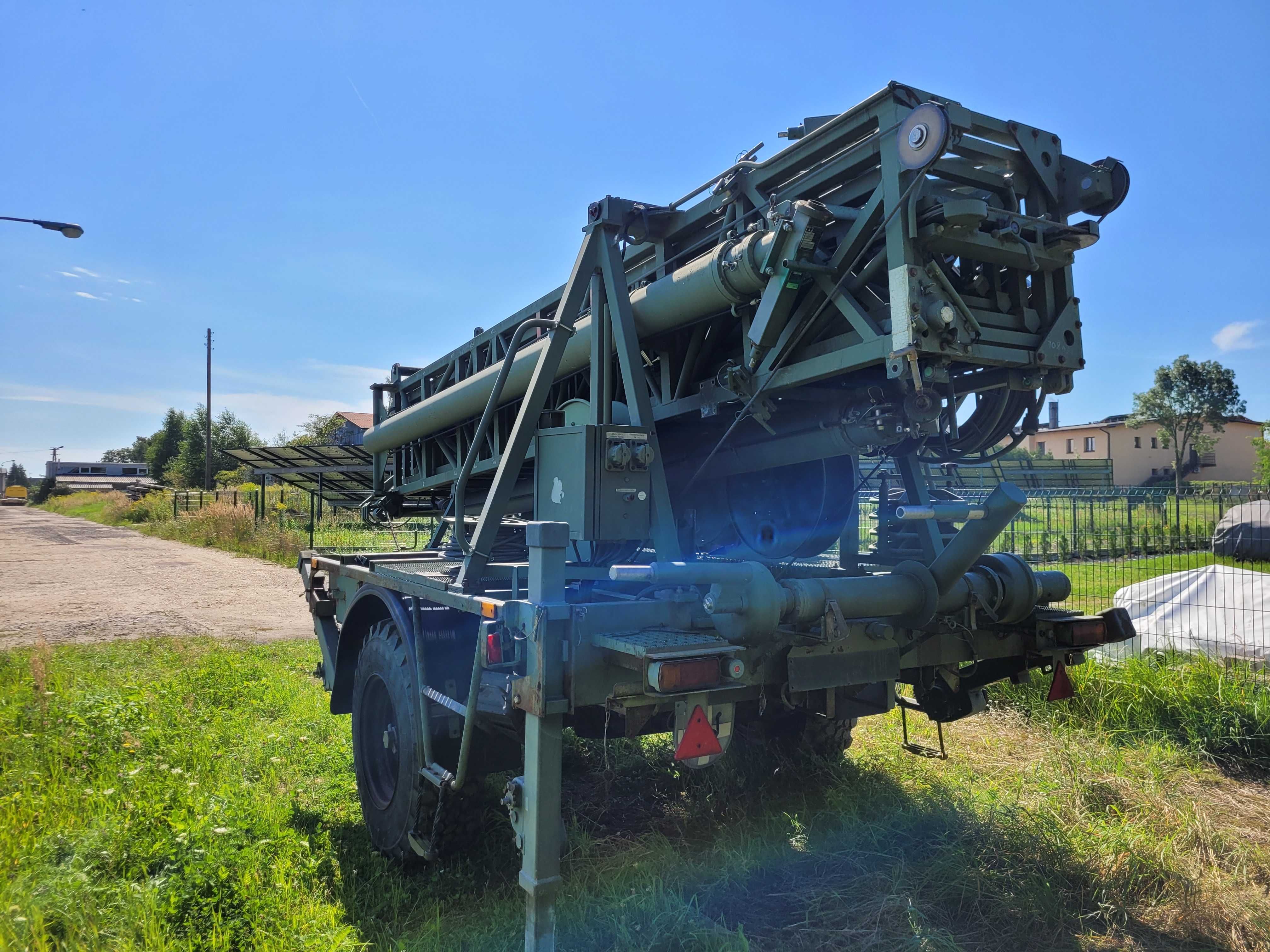 Maszt z niemieckiej bundeswehry - wieża mobilna 25m.
