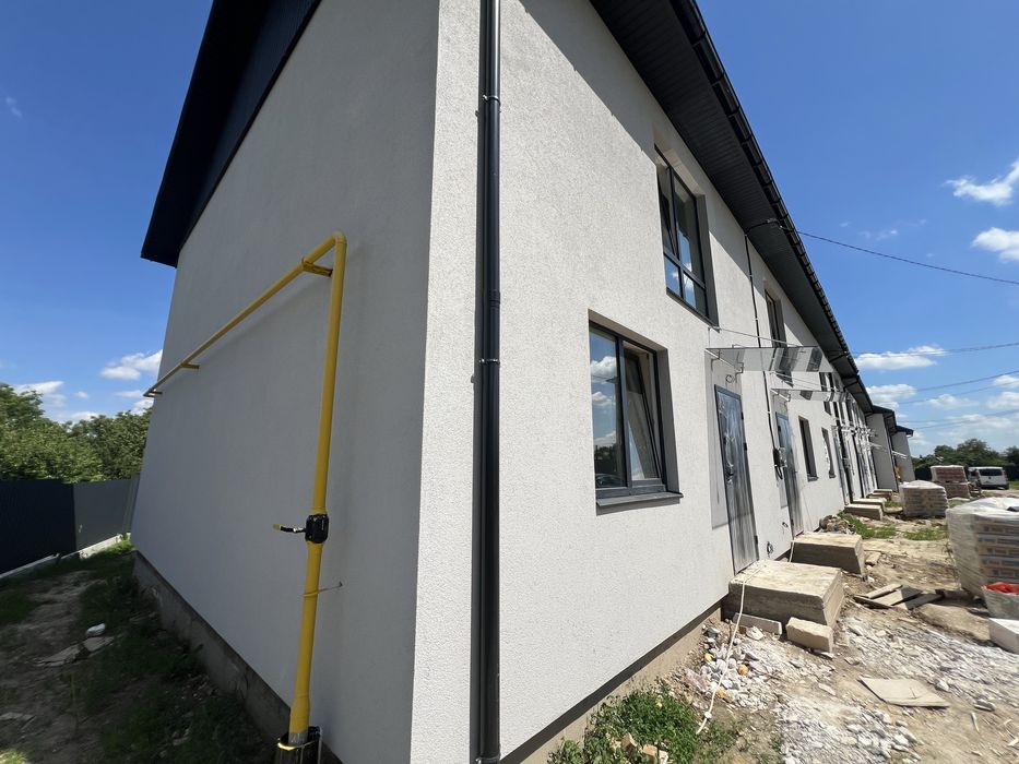 Продам таунхаус з великою ділянкою