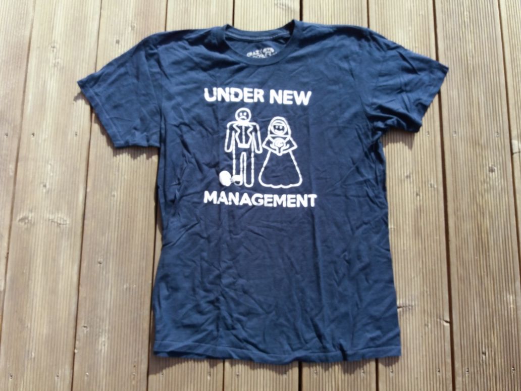 Koszulka UNDER NEW MANAGEMENT na kawalerski czarna T-shirt rozm. M